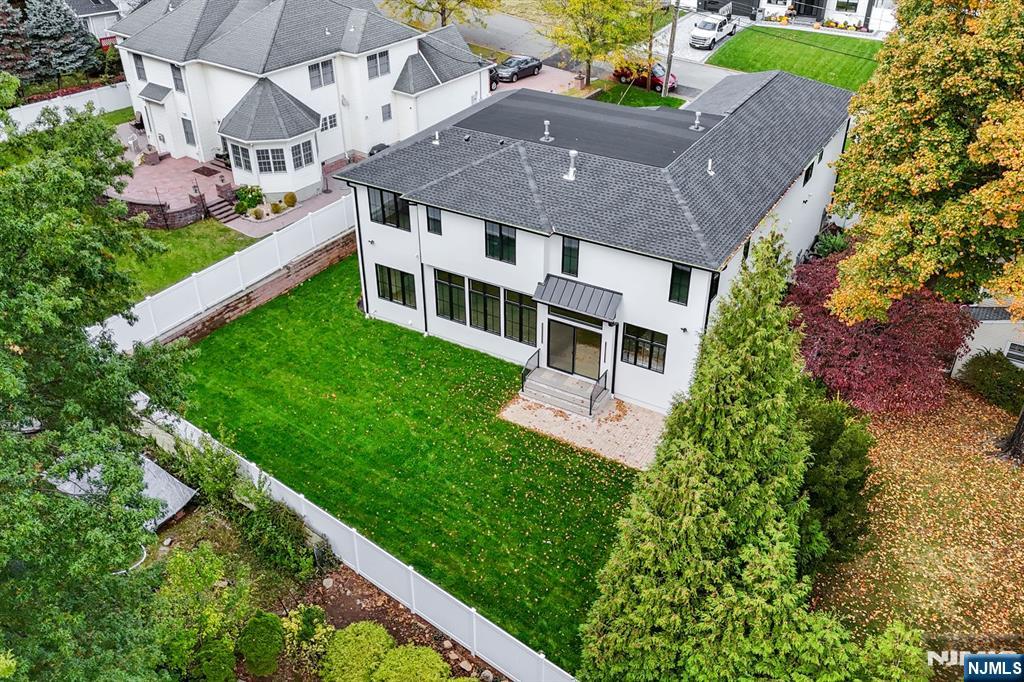 Paramus, New Jersey, 07652, United States, 6 Bedrooms Bedrooms, ,7 BathroomsBathrooms,Residential,Active,1968119