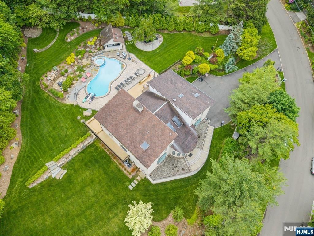 Cresskill, New Jersey, 07626, United States, 8 Bedrooms Bedrooms, ,5 BathroomsBathrooms,Residential,Active,1831840
