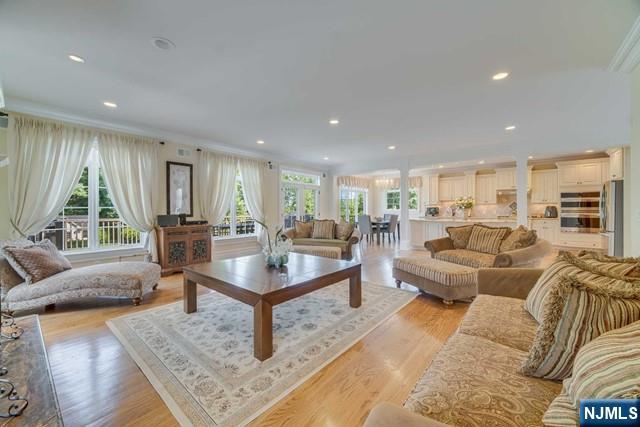 North Caldwell, New Jersey, 07006, United States, 3 Bedrooms Bedrooms, ,4 BathroomsBathrooms,Residential,Active,2008294