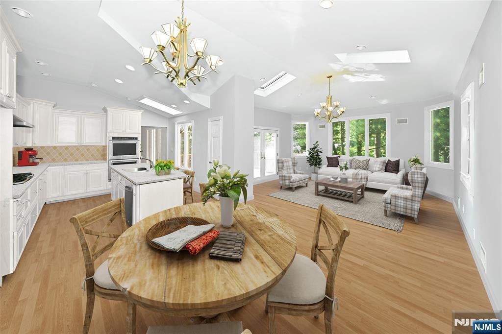 Englewood Cliffs, New Jersey, 07632, United States, 5 Bedrooms Bedrooms, ,4 BathroomsBathrooms,Residential,Active,1929465