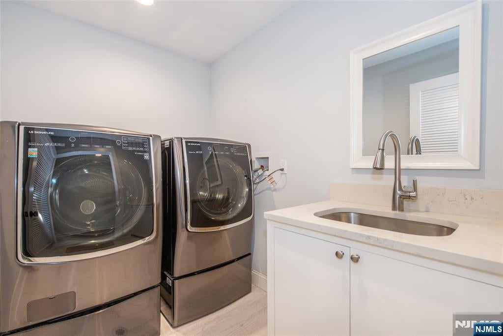 Demarest, New Jersey, 07627, United States, 5 Bedrooms Bedrooms, ,7 BathroomsBathrooms,Residential,Active,2037533