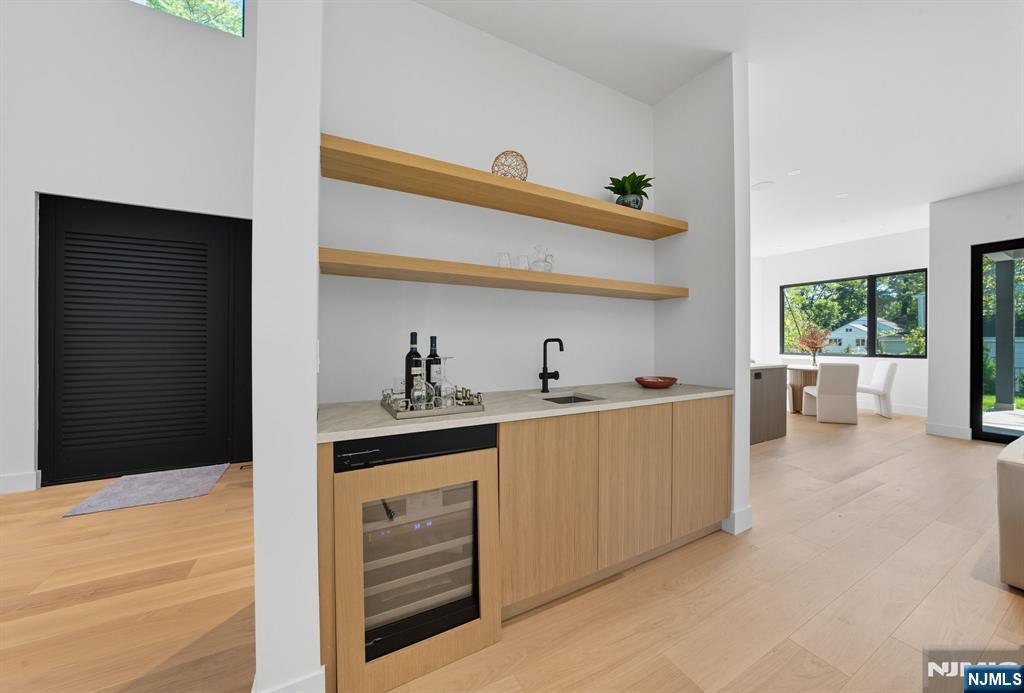 Tenafly, New Jersey, 07670, United States, 6 Bedrooms Bedrooms, ,6 BathroomsBathrooms,Residential,Active,1942348