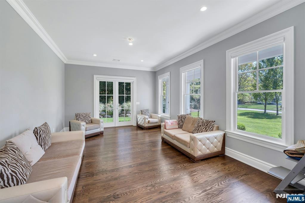 Upper Saddle River, New Jersey, 07458, United States, 5 Bedrooms Bedrooms, ,7 BathroomsBathrooms,Residential,Active,1945224