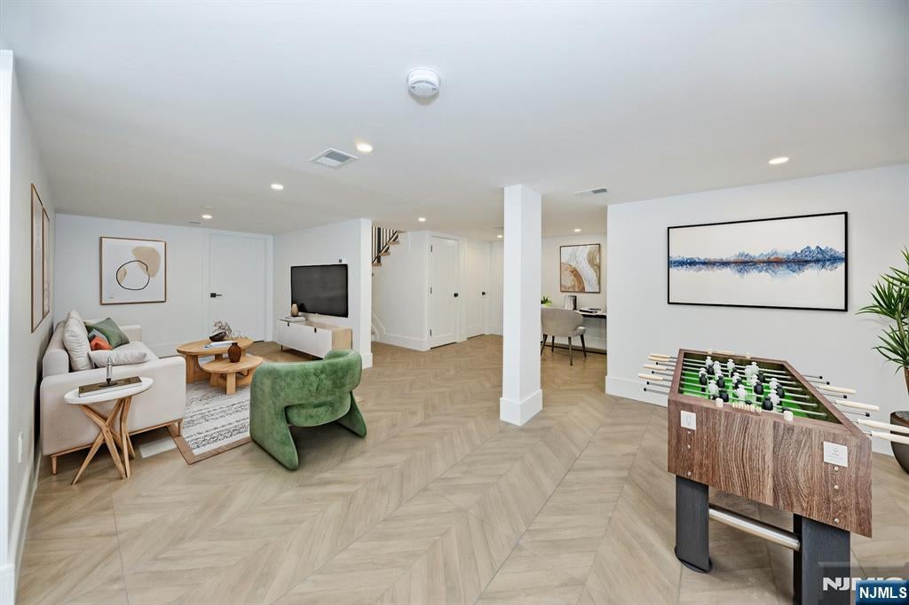 River Edge, New Jersey, 07661, United States, 5 Bedrooms Bedrooms, ,6 BathroomsBathrooms,Residential,Active,2014946