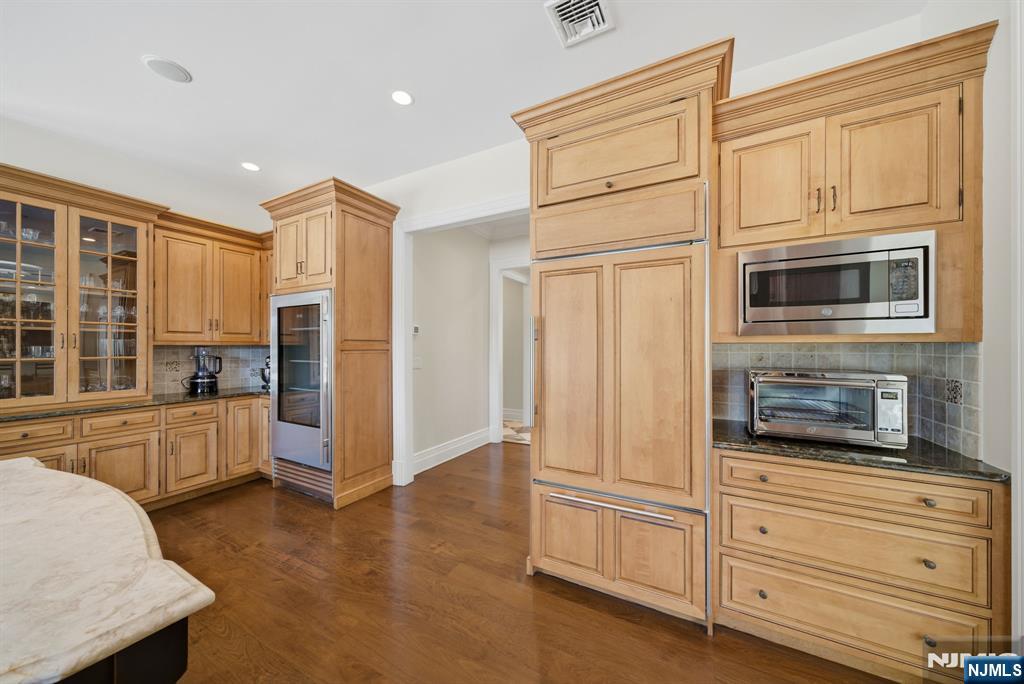 Cresskill, New Jersey, 07626, United States, 6 Bedrooms Bedrooms, ,8 BathroomsBathrooms,Residential,Active,2012941