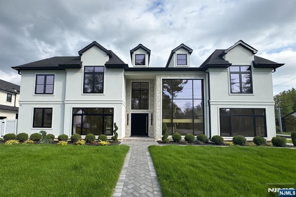 Englewood Cliffs, New Jersey, 07632, United States, 7 Bedrooms Bedrooms, ,8 BathroomsBathrooms,Residential,Active,1952040