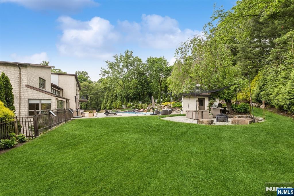 Cresskill, New Jersey, 07626, United States, 8 Bedrooms Bedrooms, ,5 BathroomsBathrooms,Residential,Active,1831840