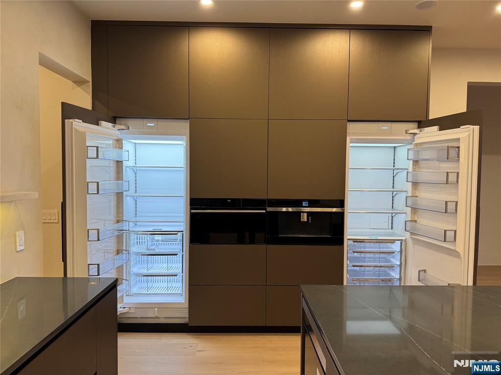 Englewood Cliffs, New Jersey, 07632, United States, 7 Bedrooms Bedrooms, ,8 BathroomsBathrooms,Residential,Active,1952040