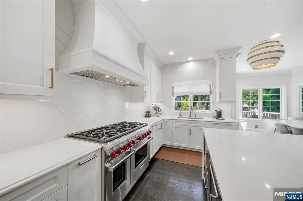 Tenafly, New Jersey, 07670, United States, 5 Bedrooms Bedrooms, ,5 BathroomsBathrooms,Residential,Active,1963283