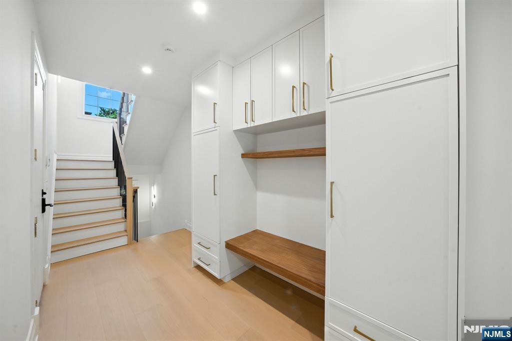 Tenafly, New Jersey, 07670, United States, 6 Bedrooms Bedrooms, ,7 BathroomsBathrooms,Residential,Active,1927680