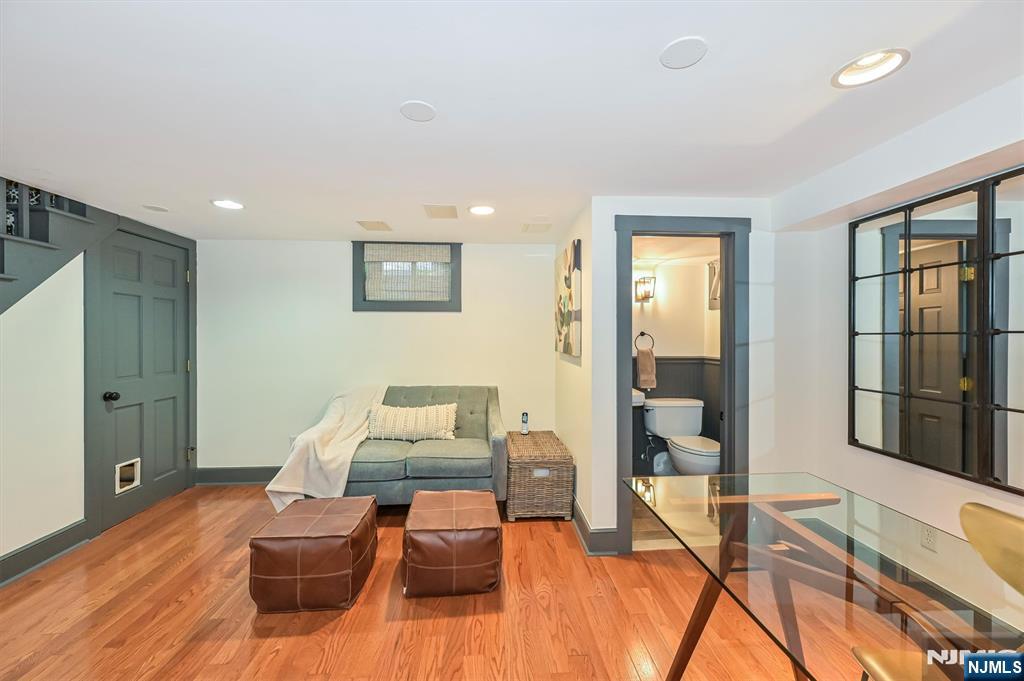 Glen Rock, New Jersey, 07452, United States, 5 Bedrooms Bedrooms, ,6 BathroomsBathrooms,Residential,Active,2042645