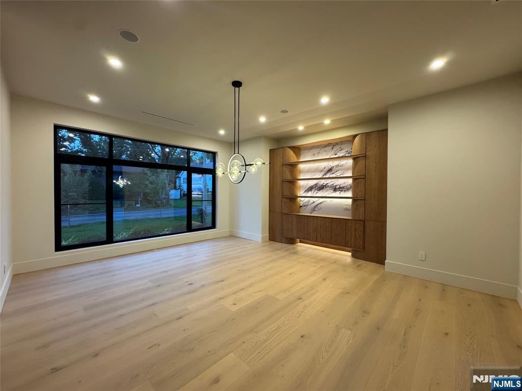 Englewood Cliffs, New Jersey, 07632, United States, 7 Bedrooms Bedrooms, ,8 BathroomsBathrooms,Residential,Active,1952040