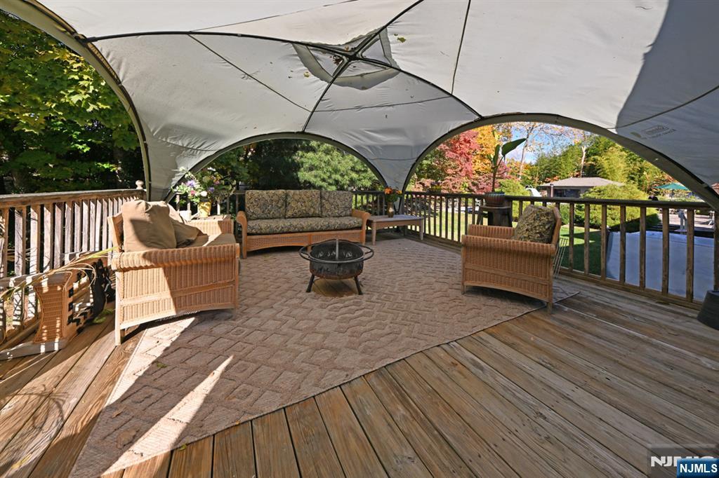 Paramus, New Jersey, 07652, United States, 4 Bedrooms Bedrooms, ,6 BathroomsBathrooms,Residential,Active,1990037