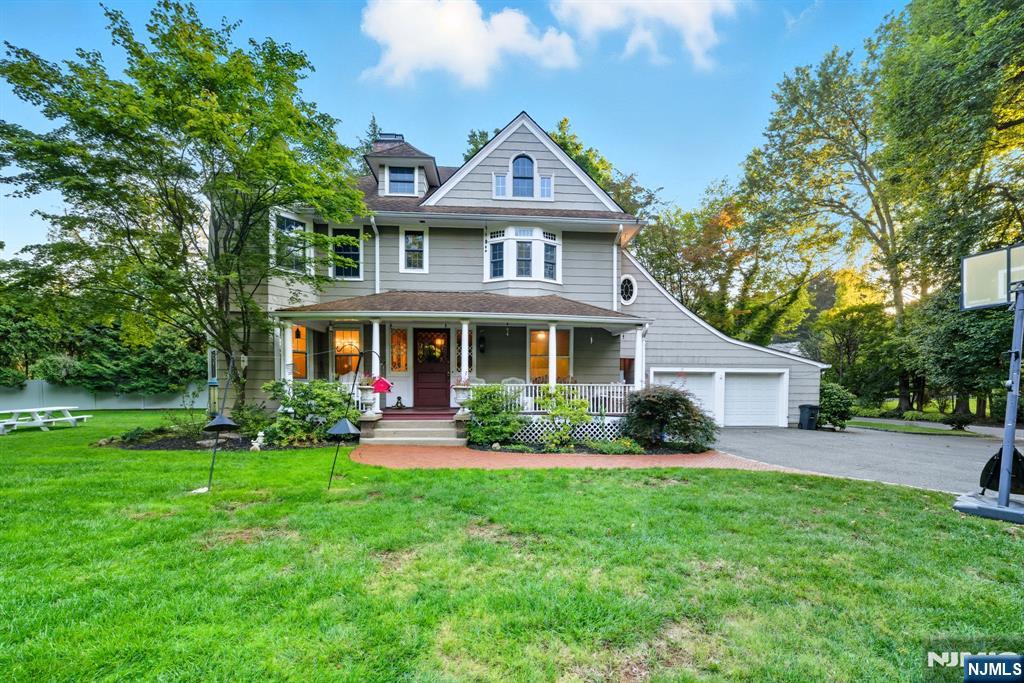 Tenafly, New Jersey, 07670, United States, 6 Bedrooms Bedrooms, ,4 BathroomsBathrooms,Residential,Active,1945075