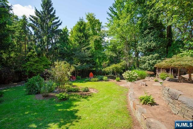 Mahwah, New Jersey, 07430, United States, 4 Bedrooms Bedrooms, ,4 BathroomsBathrooms,Residential,Pending,1993641