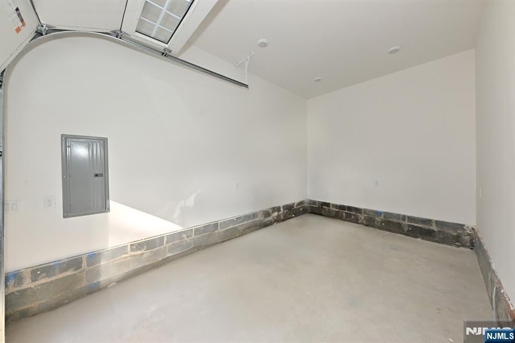 River Edge, New Jersey, 07661, United States, 5 Bedrooms Bedrooms, ,6 BathroomsBathrooms,Residential,Active,2014946