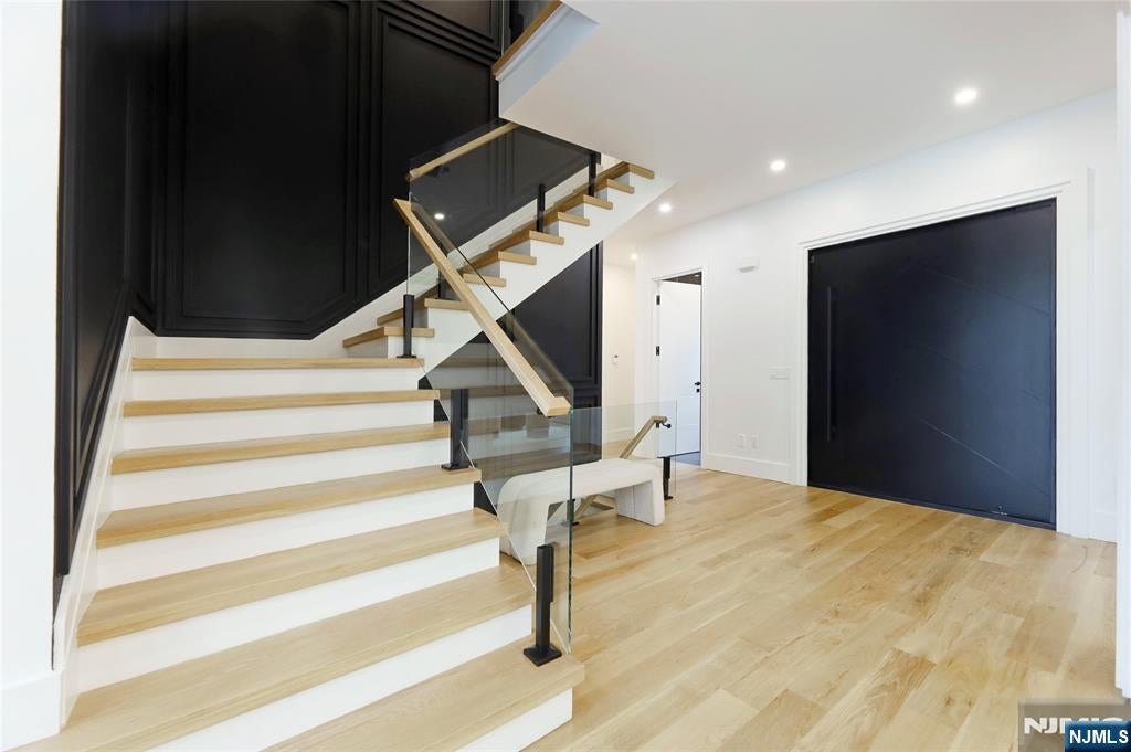 Tenafly, New Jersey, 07670, United States, 6 Bedrooms Bedrooms, ,7 BathroomsBathrooms,Residential,Active,1952304