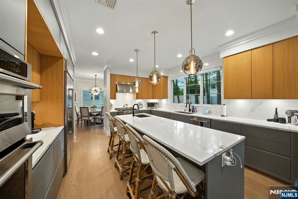 Cresskill, New Jersey, 07626, United States, 5 Bedrooms Bedrooms, ,5 BathroomsBathrooms,Residential,Active,1929433