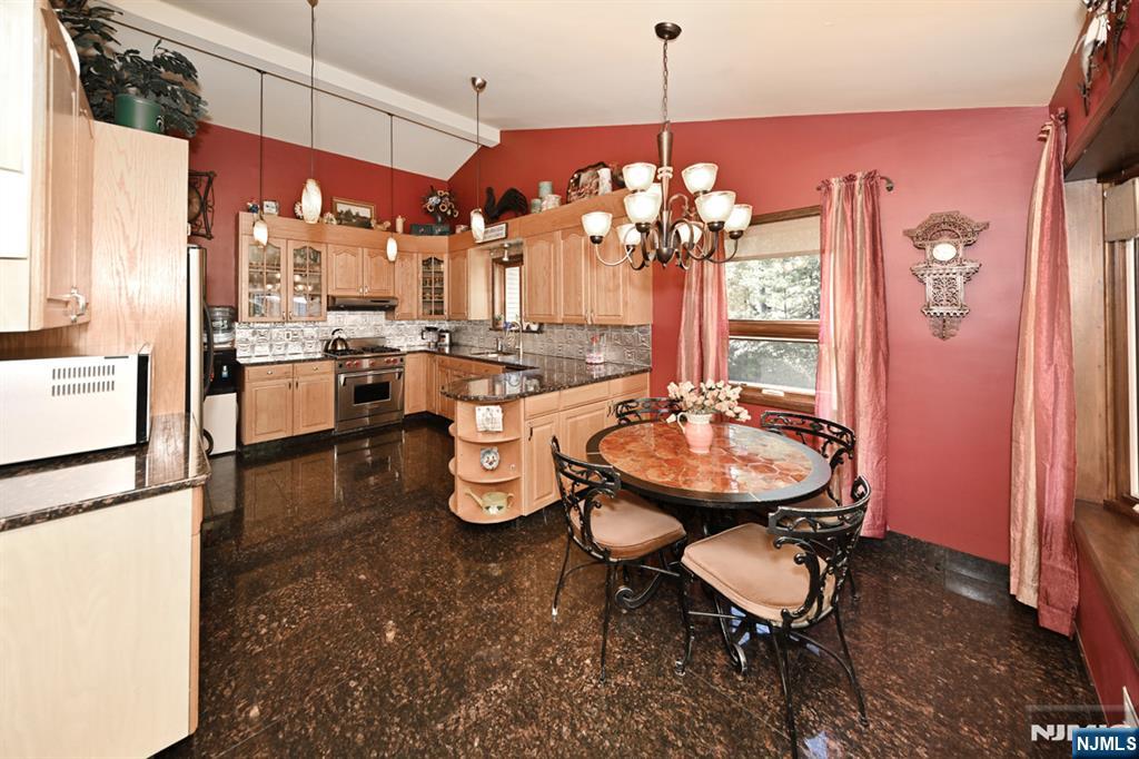 Paramus, New Jersey, 07652, United States, 4 Bedrooms Bedrooms, ,6 BathroomsBathrooms,Residential,Active,1990037