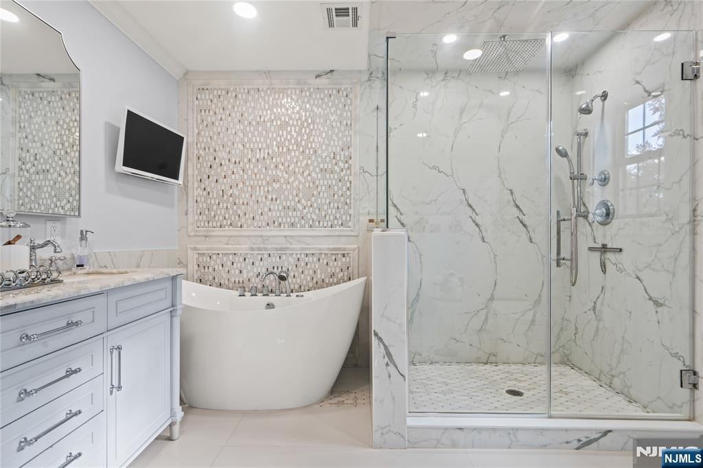 Roseland, New Jersey, 07068, United States, 4 Bedrooms Bedrooms, ,4 BathroomsBathrooms,Residential,Active,2045539