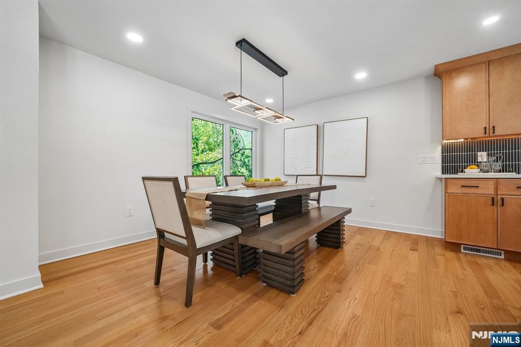 Millburn, New Jersey, 07078, United States, 5 Bedrooms Bedrooms, ,4 BathroomsBathrooms,Residential,Active,2044164