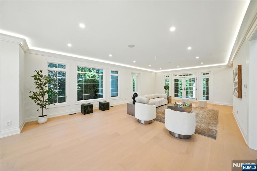 Tenafly, New Jersey, 07670, United States, 6 Bedrooms Bedrooms, ,7 BathroomsBathrooms,Residential,Active,1927680