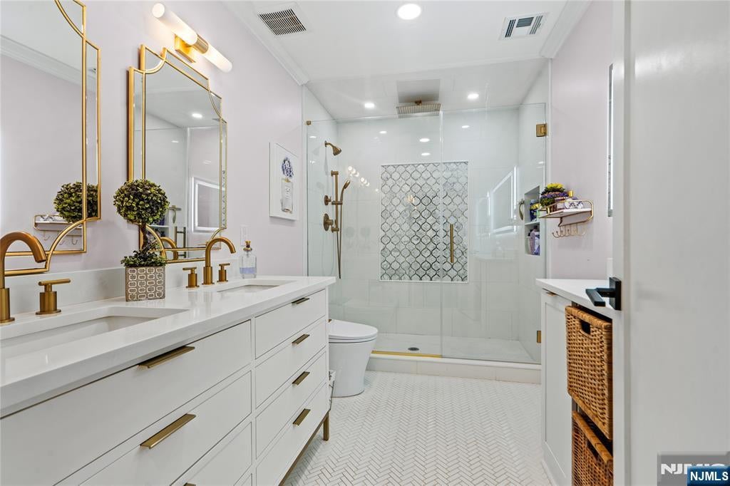 Roseland, New Jersey, 07068, United States, 4 Bedrooms Bedrooms, ,4 BathroomsBathrooms,Residential,Active,2045539