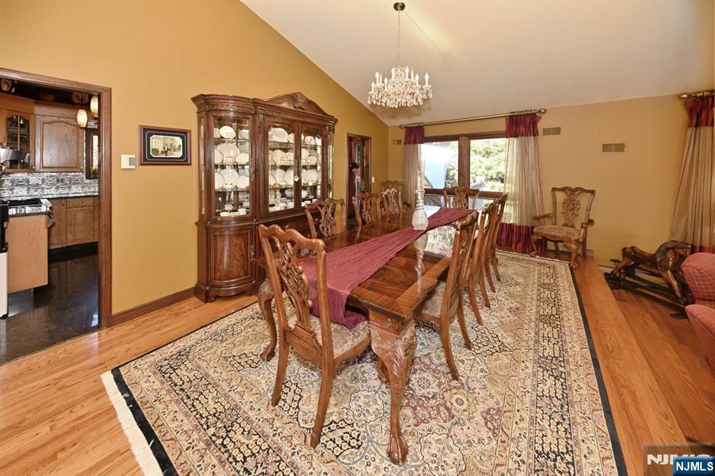 Paramus, New Jersey, 07652, United States, 4 Bedrooms Bedrooms, ,6 BathroomsBathrooms,Residential,Active,1990037