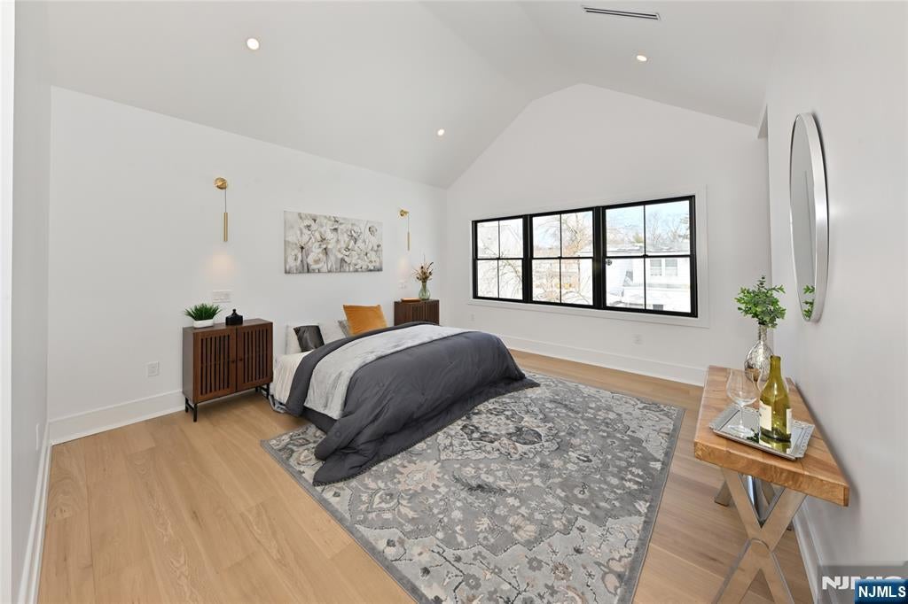 River Edge, New Jersey, 07661, United States, 5 Bedrooms Bedrooms, ,6 BathroomsBathrooms,Residential,Active,2014946