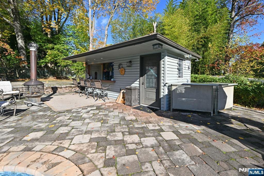 Paramus, New Jersey, 07652, United States, 4 Bedrooms Bedrooms, ,6 BathroomsBathrooms,Residential,Active,1990037