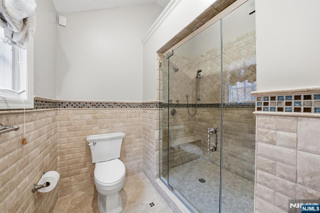 Tenafly, New Jersey, 07670, United States, 6 Bedrooms Bedrooms, ,4 BathroomsBathrooms,Residential,Pending,2007021