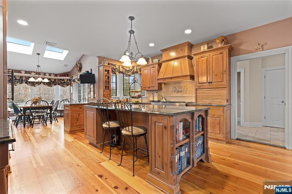 Oakland, New Jersey, 07436, United States, 5 Bedrooms Bedrooms, ,7 BathroomsBathrooms,Residential,Active,2007996