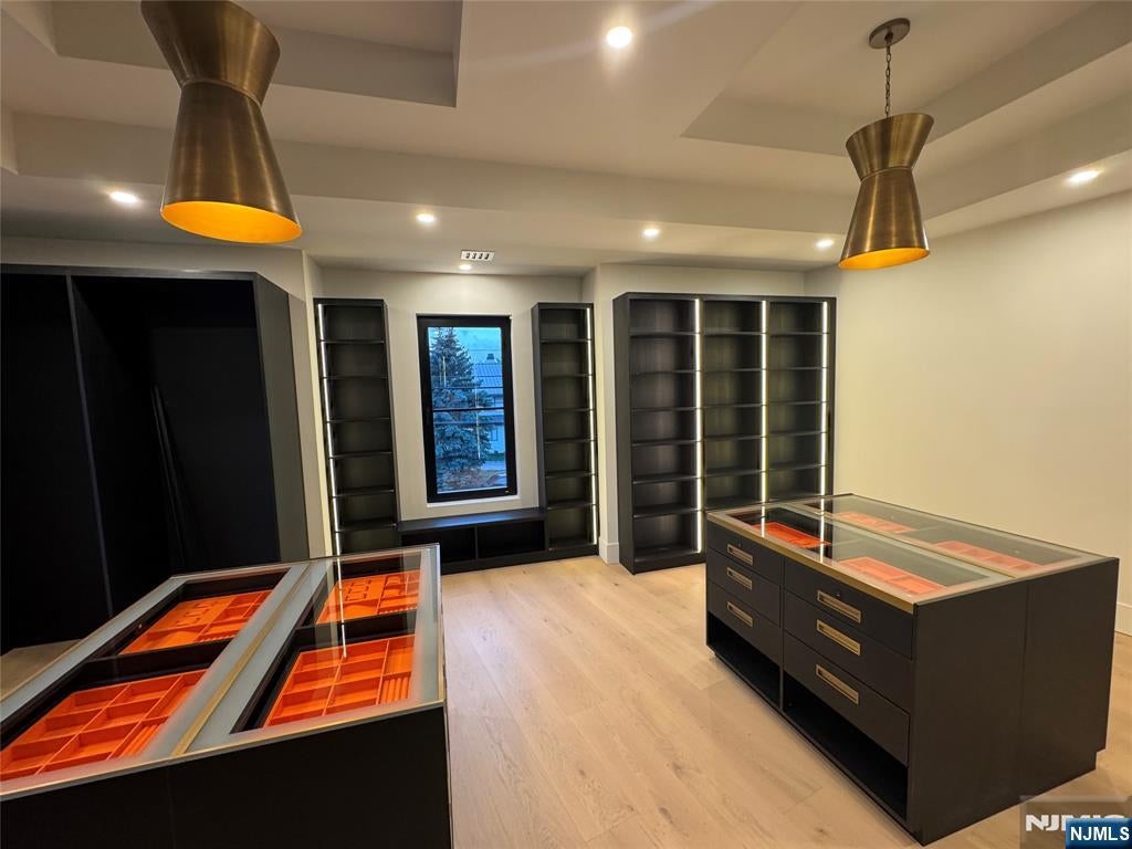 Englewood Cliffs, New Jersey, 07632, United States, 7 Bedrooms Bedrooms, ,8 BathroomsBathrooms,Residential,Active,1952040