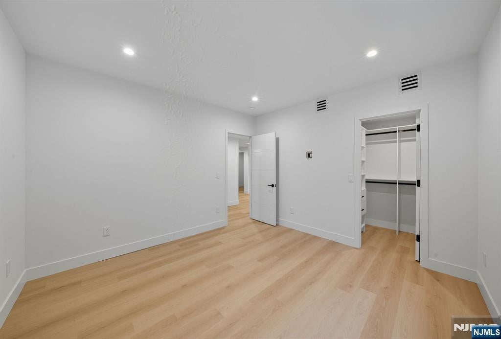 Tenafly, New Jersey, 07670, United States, 6 Bedrooms Bedrooms, ,6 BathroomsBathrooms,Residential,Active,1942348