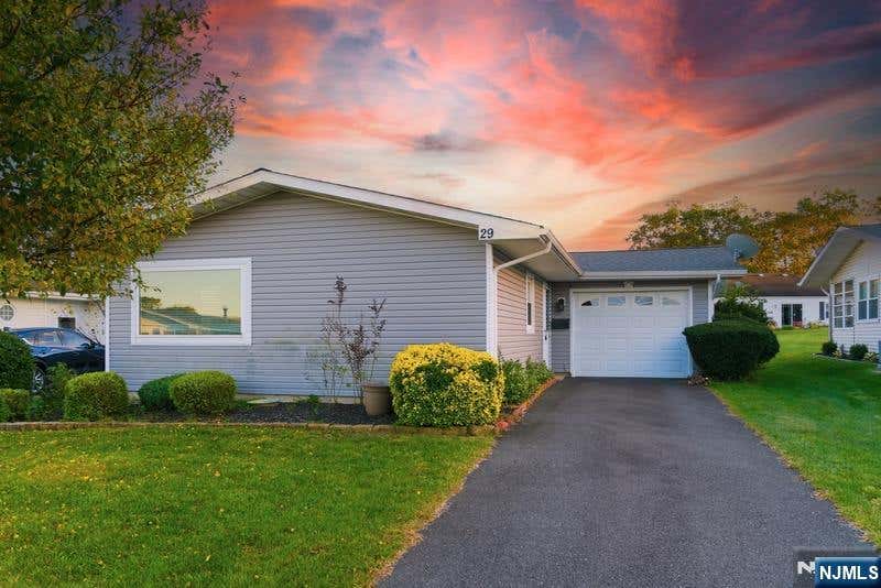 29 KEATS Rd  