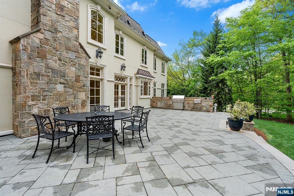 Upper Saddle River, New Jersey, 07458, United States, 6 Bedrooms Bedrooms, ,7 BathroomsBathrooms,Residential,Active,2045761