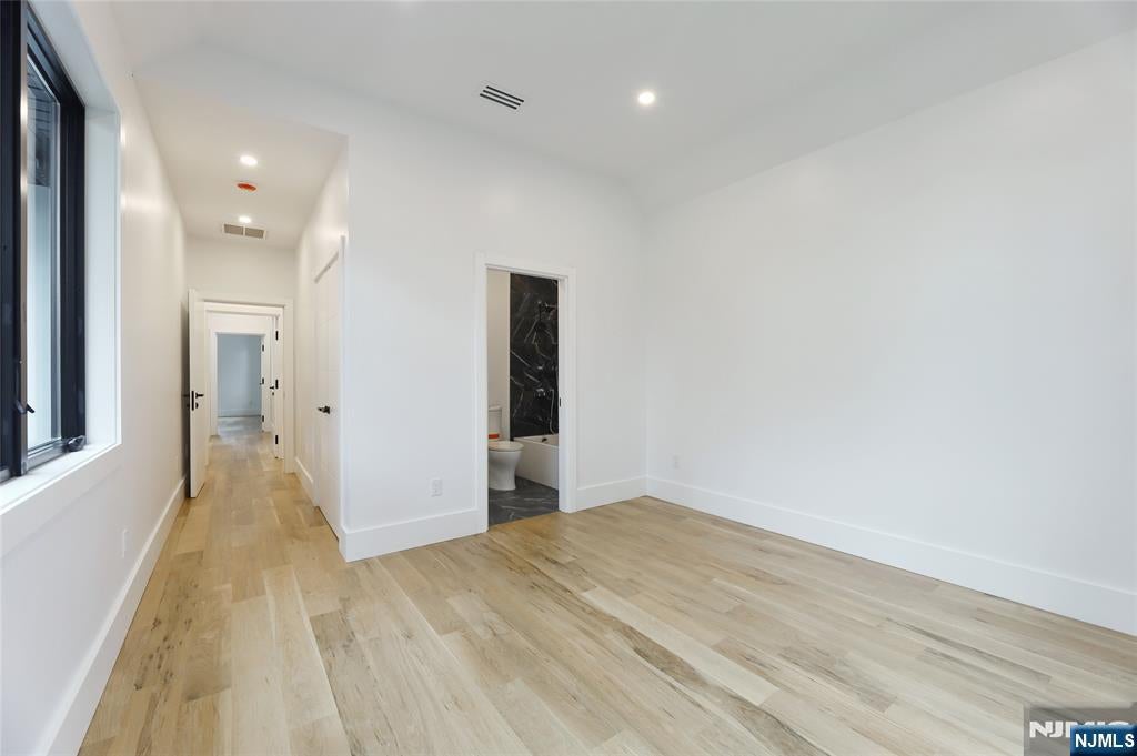 Tenafly, New Jersey, 07670, United States, 6 Bedrooms Bedrooms, ,7 BathroomsBathrooms,Residential,Active,1952304