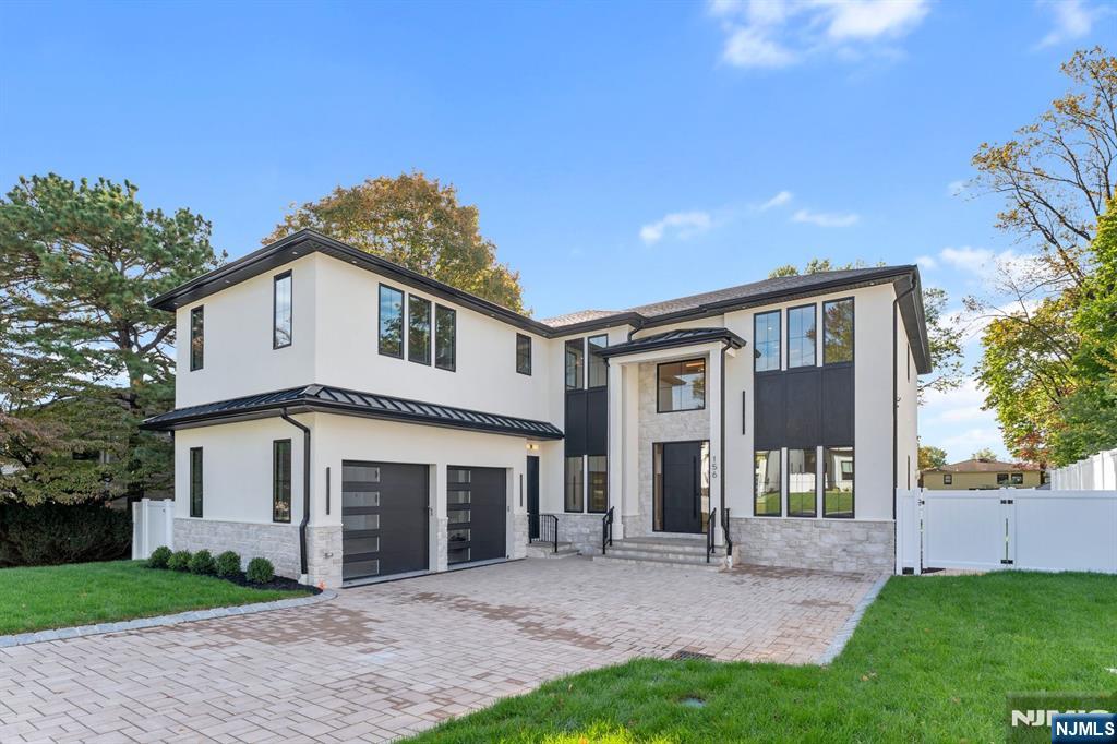 Paramus, New Jersey, 07652, United States, 6 Bedrooms Bedrooms, ,7 BathroomsBathrooms,Residential,Active,1968119