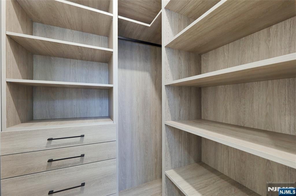 Tenafly, New Jersey, 07670, United States, 6 Bedrooms Bedrooms, ,7 BathroomsBathrooms,Residential,Active,1952304