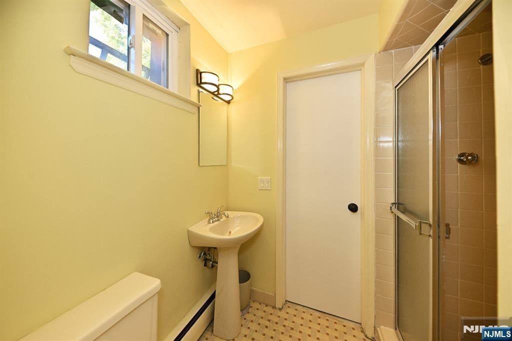 Paramus, New Jersey, 07652, United States, 4 Bedrooms Bedrooms, ,6 BathroomsBathrooms,Residential,Active,1990037