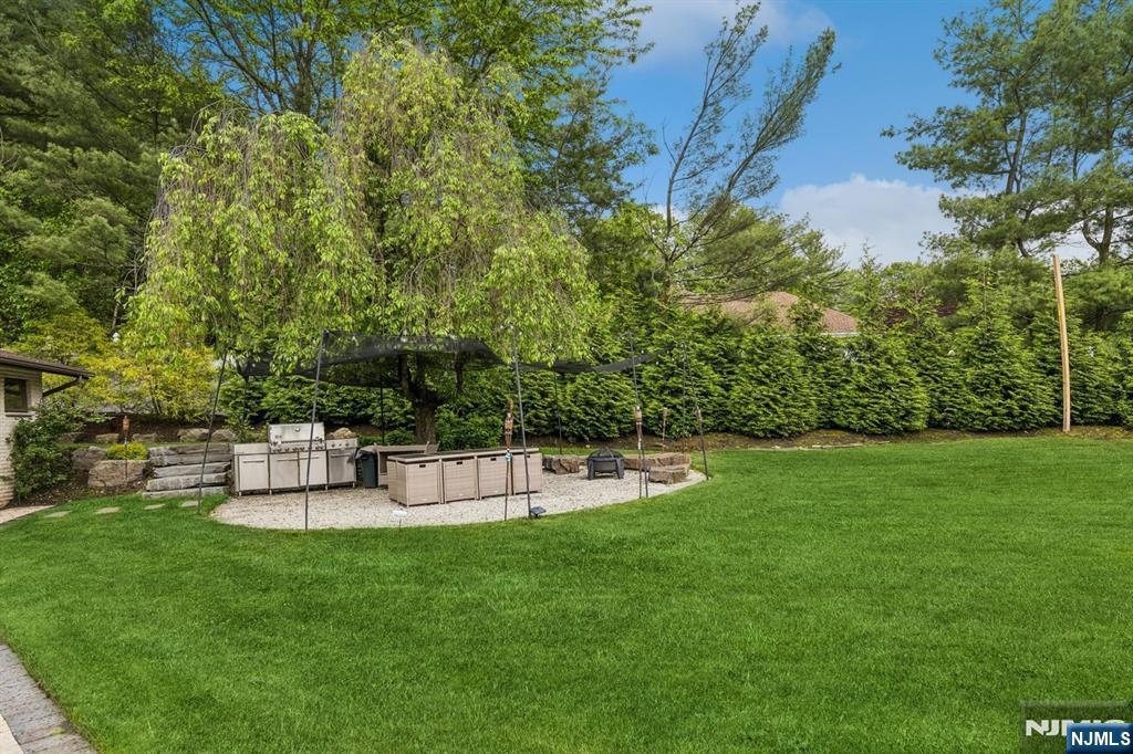 Cresskill, New Jersey, 07626, United States, 8 Bedrooms Bedrooms, ,5 BathroomsBathrooms,Residential,Active,1831840