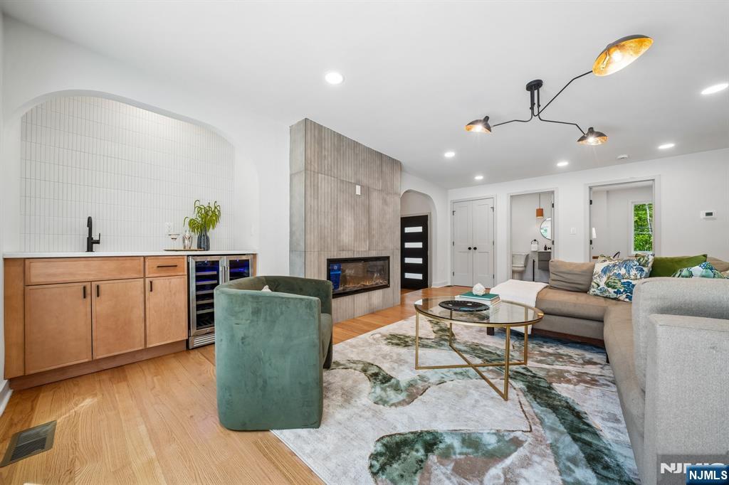 Millburn, New Jersey, 07078, United States, 5 Bedrooms Bedrooms, ,4 BathroomsBathrooms,Residential,Active,2044164