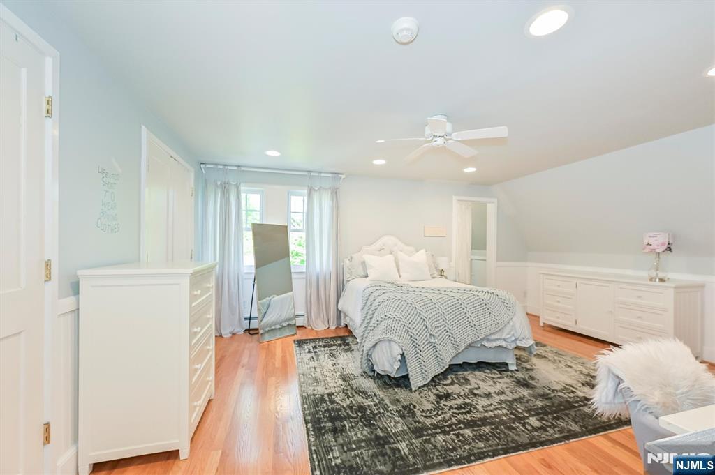 Glen Rock, New Jersey, 07452, United States, 5 Bedrooms Bedrooms, ,6 BathroomsBathrooms,Residential,Active,2042645
