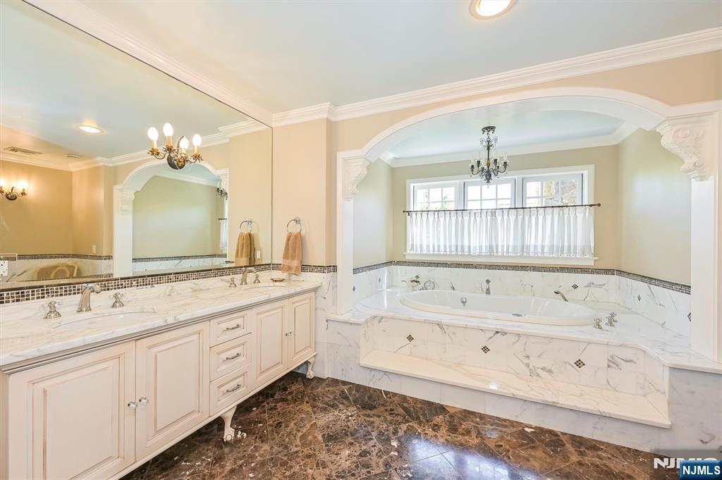 Glen Rock, New Jersey, 07452, United States, 5 Bedrooms Bedrooms, ,6 BathroomsBathrooms,Residential,Active,2042645
