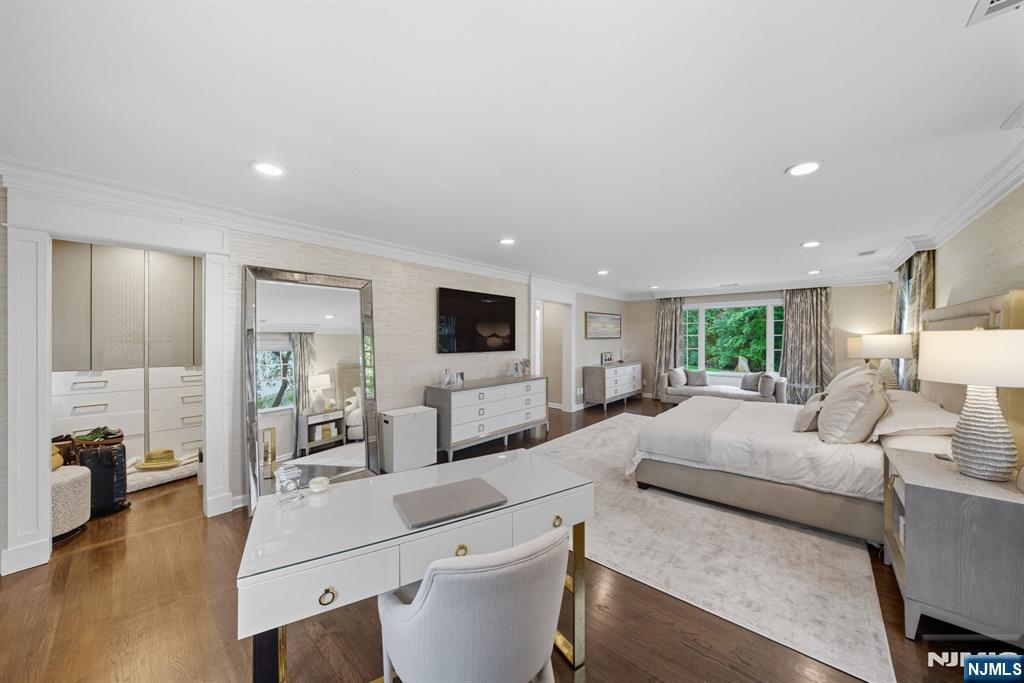 Tenafly, New Jersey, 07670, United States, 5 Bedrooms Bedrooms, ,7 BathroomsBathrooms,Residential,Active,1963399