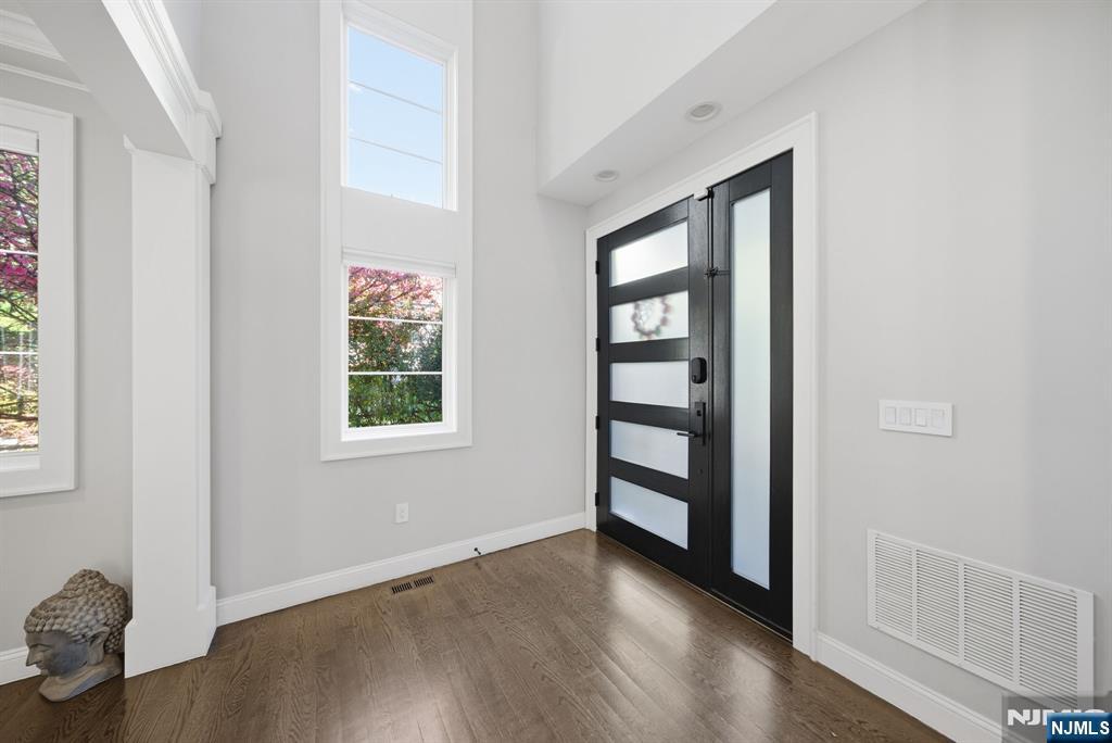 Tenafly, New Jersey, 07670, United States, 5 Bedrooms Bedrooms, ,5 BathroomsBathrooms,Residential,Active,1970990