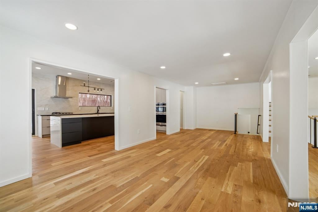 Par-Troy Hills Twp., New Jersey, 07054, United States, 4 Bedrooms Bedrooms, ,4 BathroomsBathrooms,Residential,Active,2021621