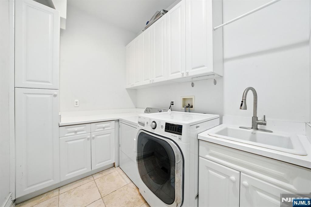 Tenafly, New Jersey, 07670, United States, 7 Bedrooms Bedrooms, ,9 BathroomsBathrooms,Residential,Active,1919077