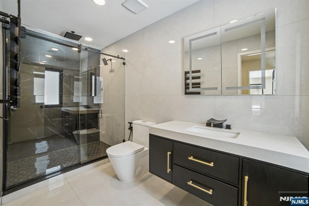 Par-Troy Hills Twp., New Jersey, 07054, United States, 4 Bedrooms Bedrooms, ,4 BathroomsBathrooms,Residential,Active,2021621