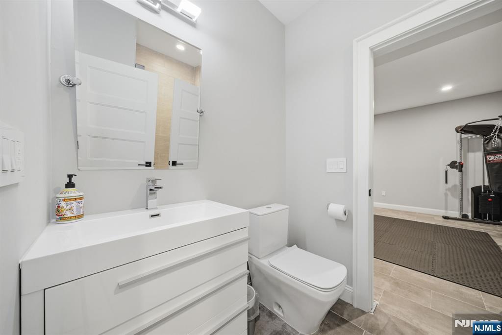 Tenafly, New Jersey, 07670, United States, 5 Bedrooms Bedrooms, ,5 BathroomsBathrooms,Residential,Active,1970990